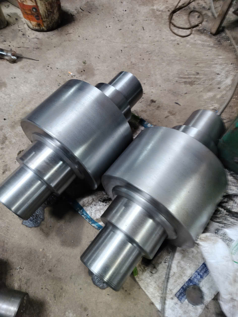 Bề mặt trục và con lăn sau gia công